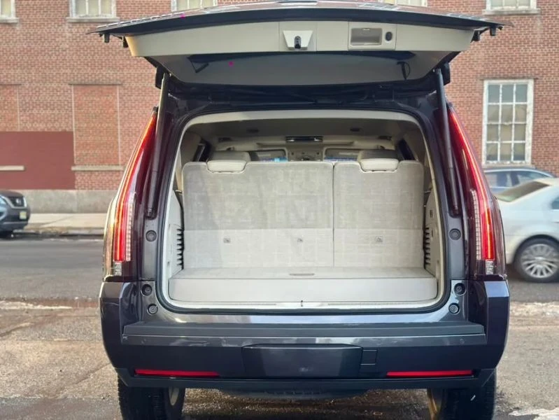 2015 Cadillac Escalade 4th Gen - Image 9 of 12