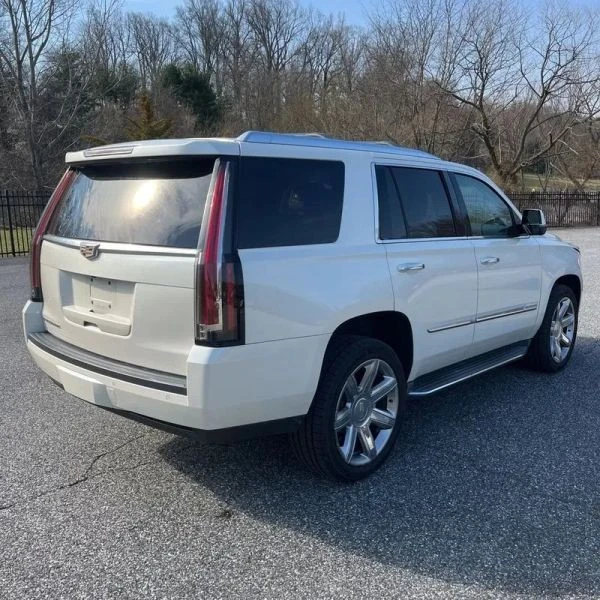 2015 Cadillac Escalade 4th Gen - Image 8 of 12