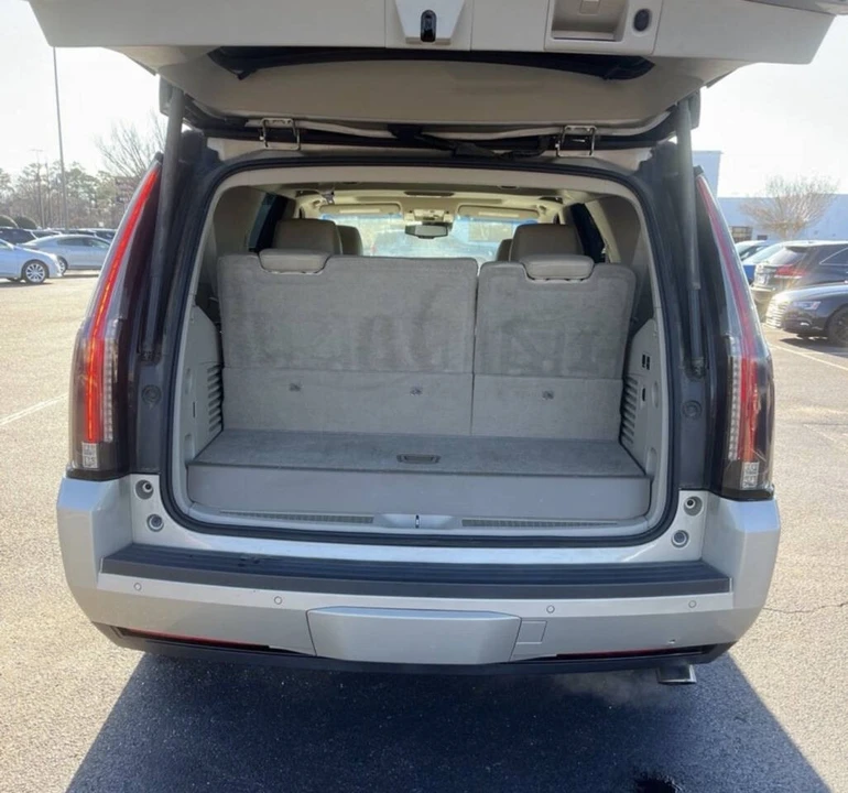 2015 Cadillac Escalade 4th Gen - Image 10 of 12