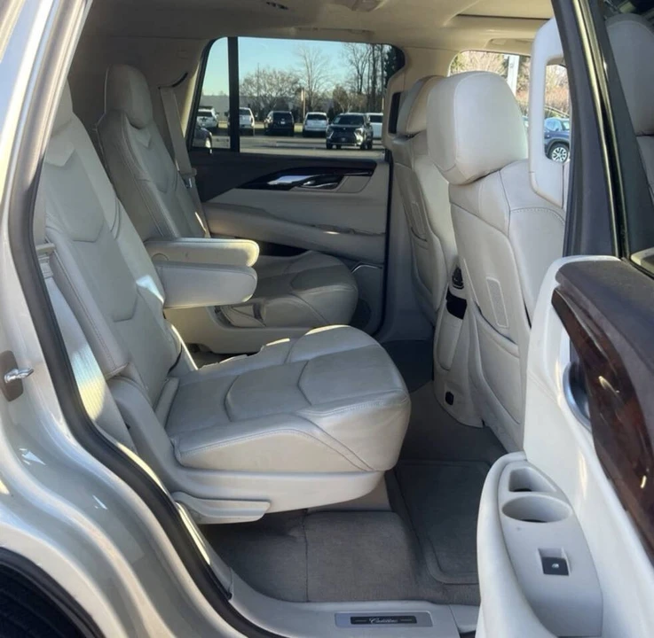 2015 Cadillac Escalade 4th Gen - Image 8 of 12