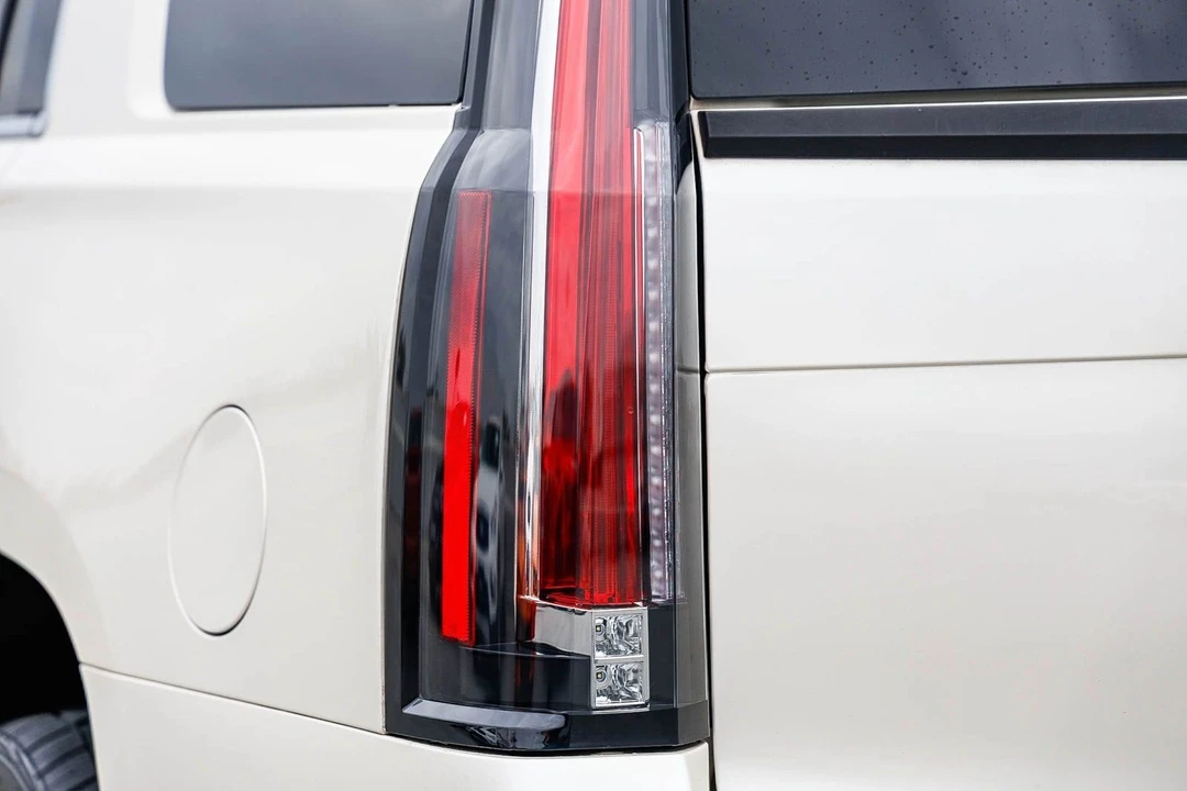 2015 Cadillac Escalade 4th Gen - Image 8 of 12