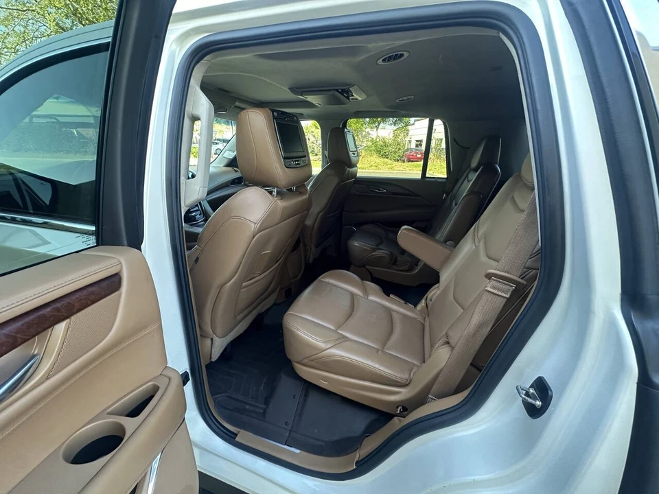 2015 Cadillac Escalade 4th Gen - Image 13 of 21