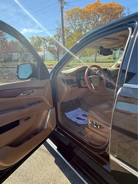 2015 Cadillac Escalade 4th Gen - Image 9 of 14