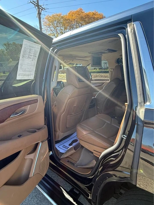 2015 Cadillac Escalade 4th Gen - Image 10 of 14