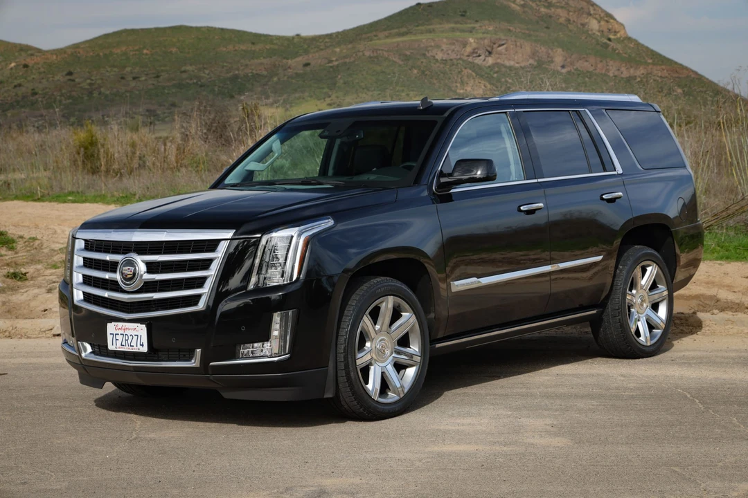 2015 Cadillac Escalade 4th Gen - Image 2 of 31
