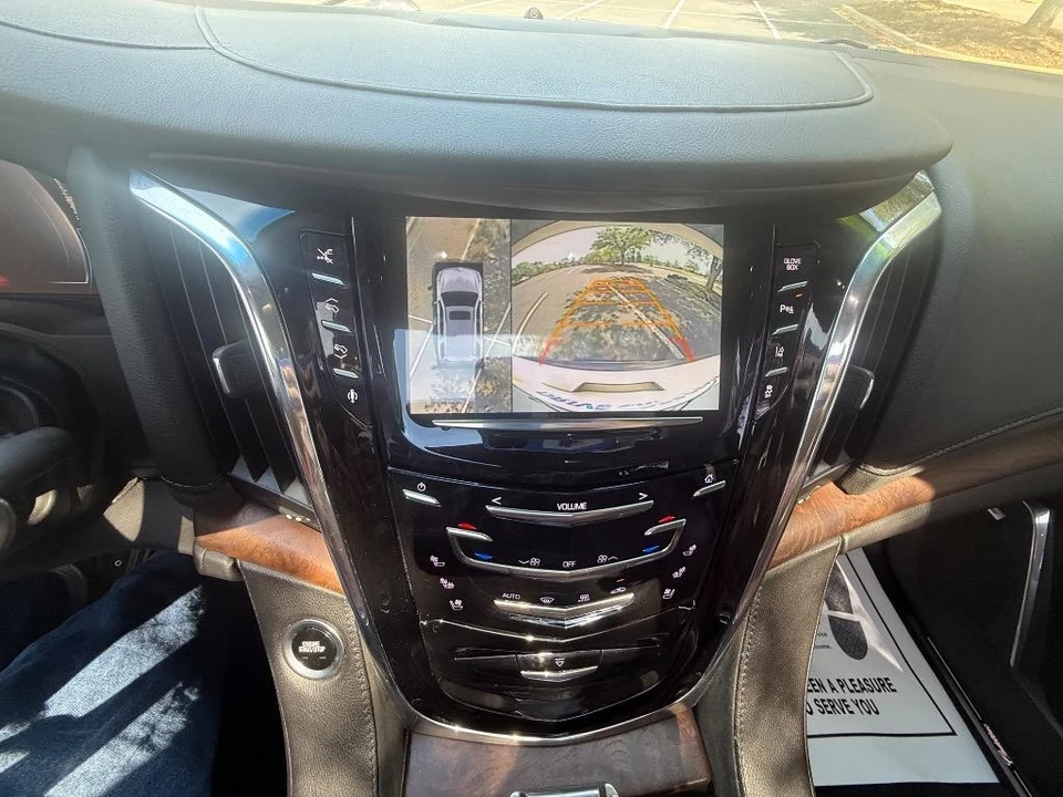 2015 Cadillac Escalade 4th Gen - Image 18 of 21