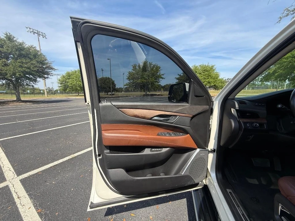 2015 Cadillac Escalade 4th Gen - Image 10 of 21