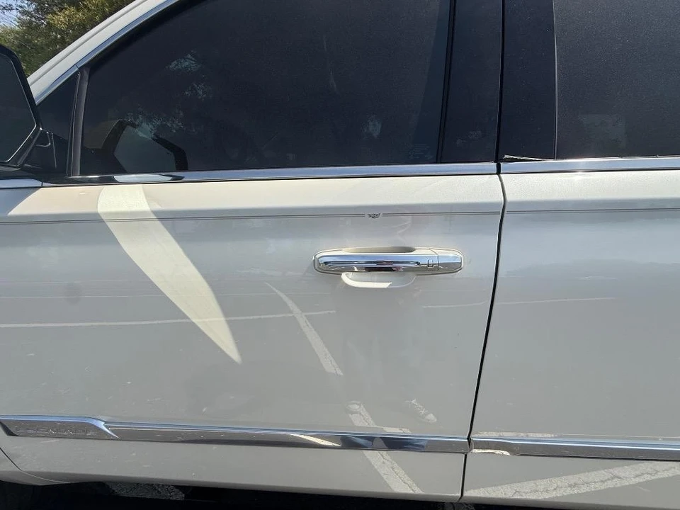 2015 Cadillac Escalade 4th Gen - Image 8 of 21