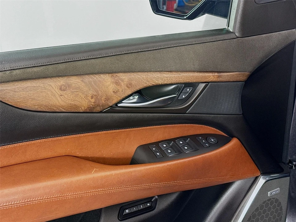 2015 Cadillac Escalade 4th Gen - Image 18 of 21