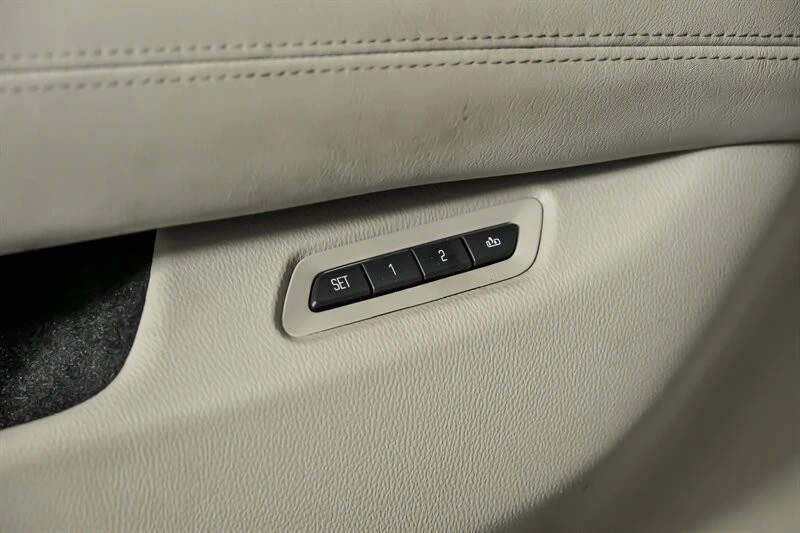 2015 Cadillac Escalade 4th Gen - Image 16 of 21