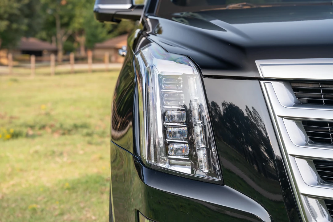 2015 Cadillac Escalade 4th Gen - Image 25 of 31