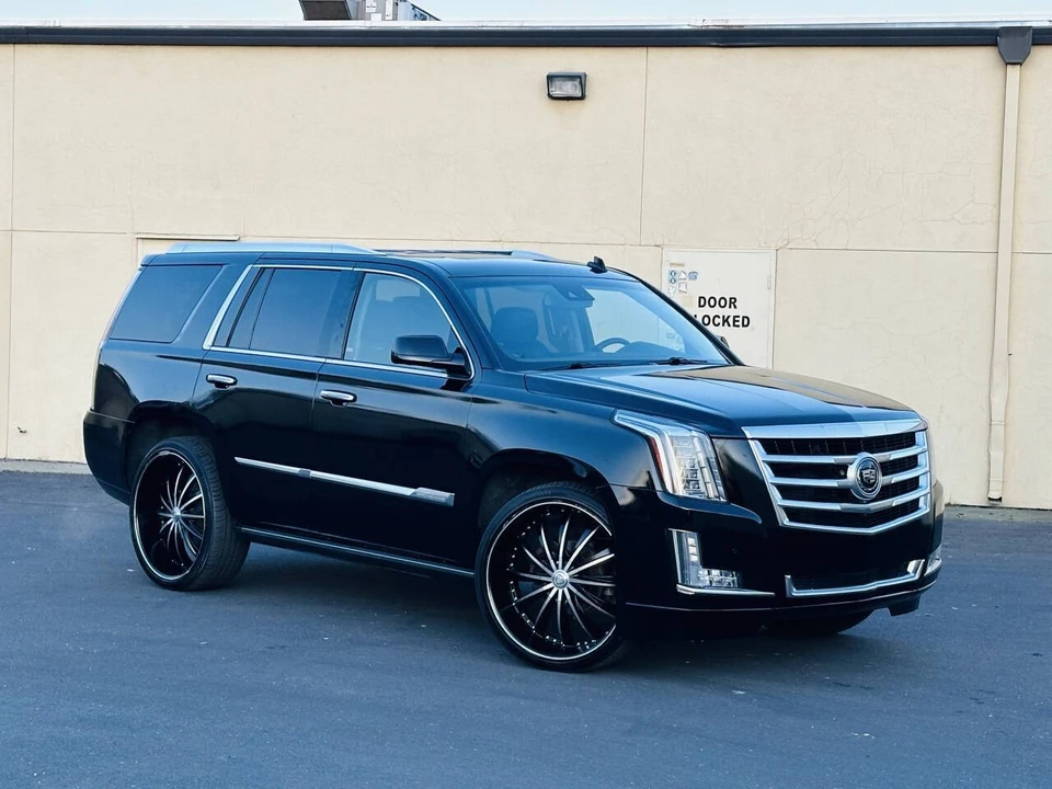 2015 Cadillac Escalade 4th Gen - Image 2 of 21