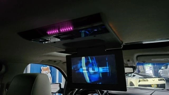 2015 Cadillac Escalade 4th Gen - Image 19 of 21