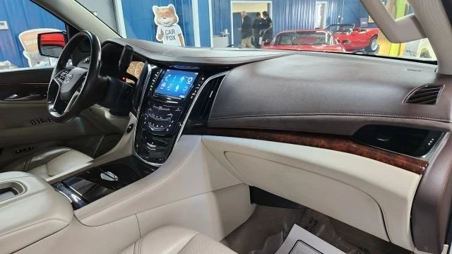 2015 Cadillac Escalade 4th Gen - Image 15 of 21