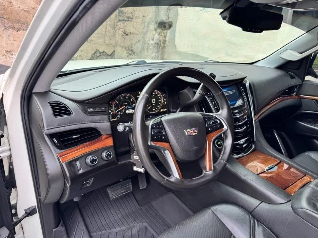 2015 Cadillac Escalade 4th Gen - Image 18 of 21