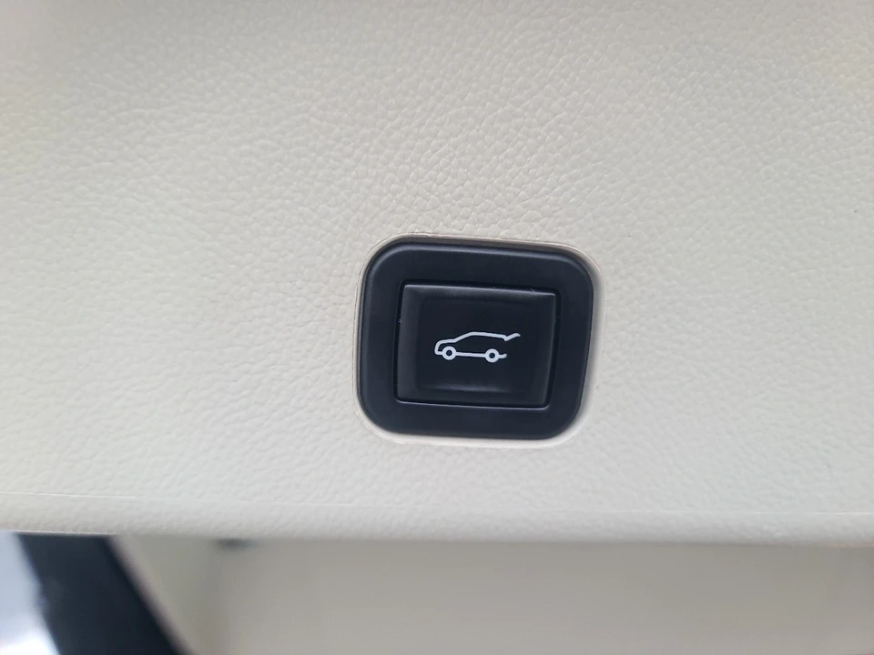 2015 Cadillac SRX - Image 13 of 21