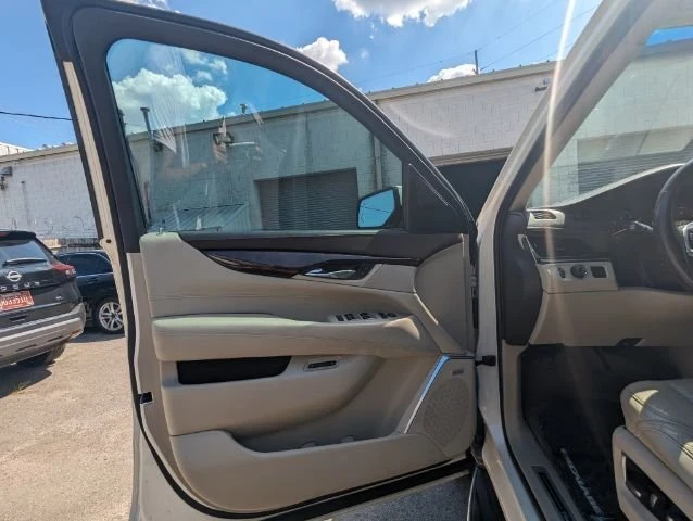 2015 Cadillac Escalade 4th Gen - Image 11 of 20