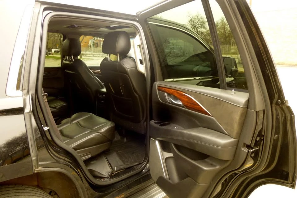 2015 Cadillac Escalade 4th Gen - Image 17 of 19