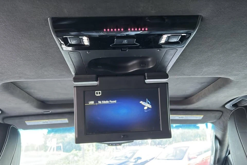 2015 Cadillac Escalade 4th Gen - Image 11 of 18