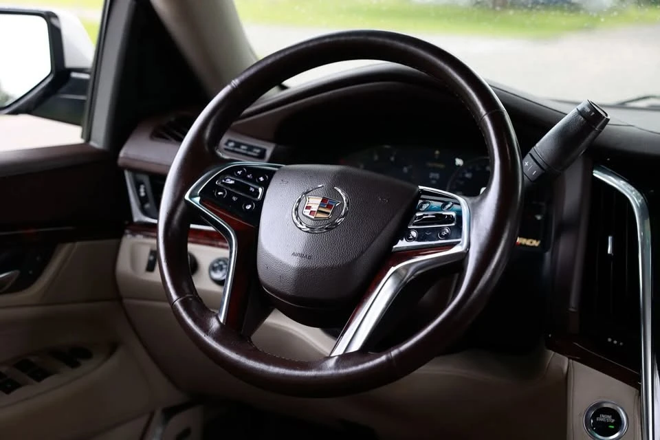 2015 Cadillac Escalade 4th Gen - Image 17 of 19