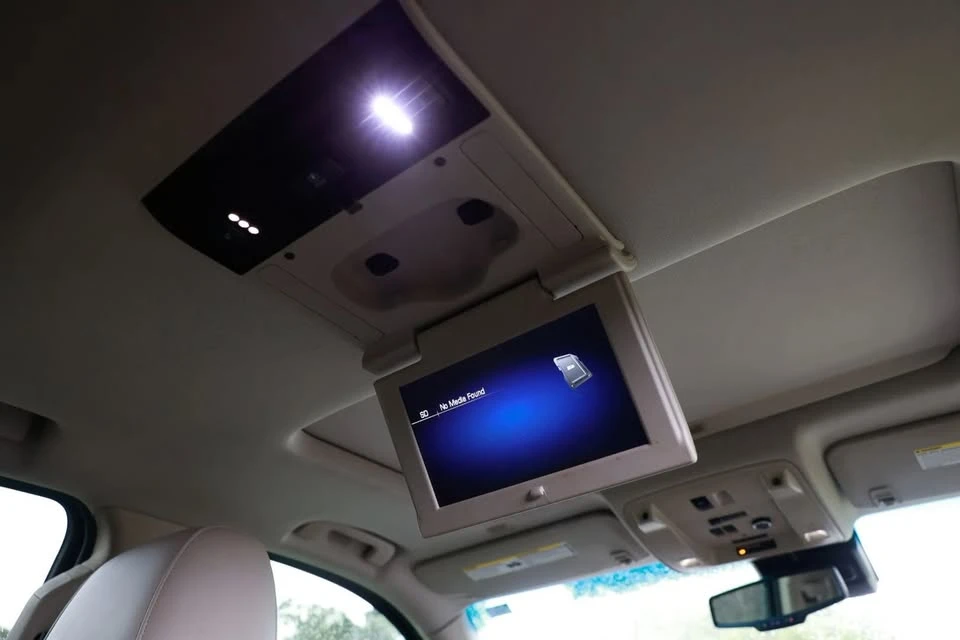 2015 Cadillac Escalade 4th Gen - Image 16 of 19