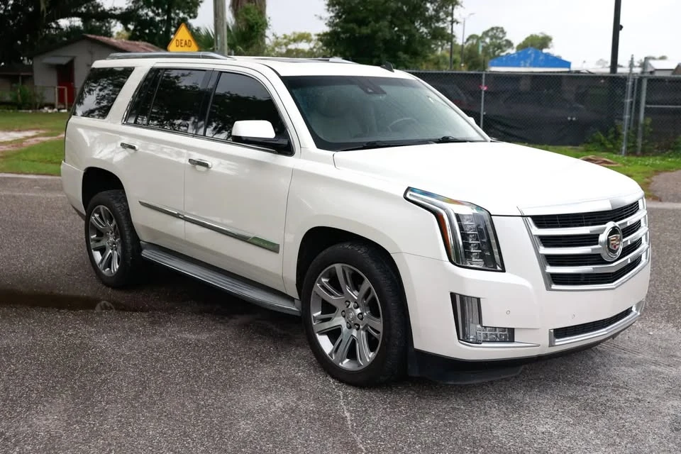 2015 Cadillac Escalade 4th Gen - Image 2 of 19