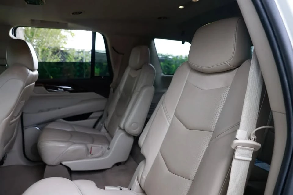 2015 Cadillac Escalade 4th Gen - Image 9 of 19