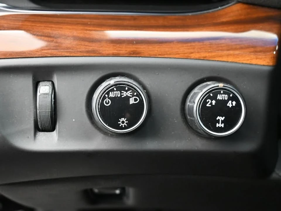 2015 Cadillac Escalade 4th Gen - Image 12 of 15