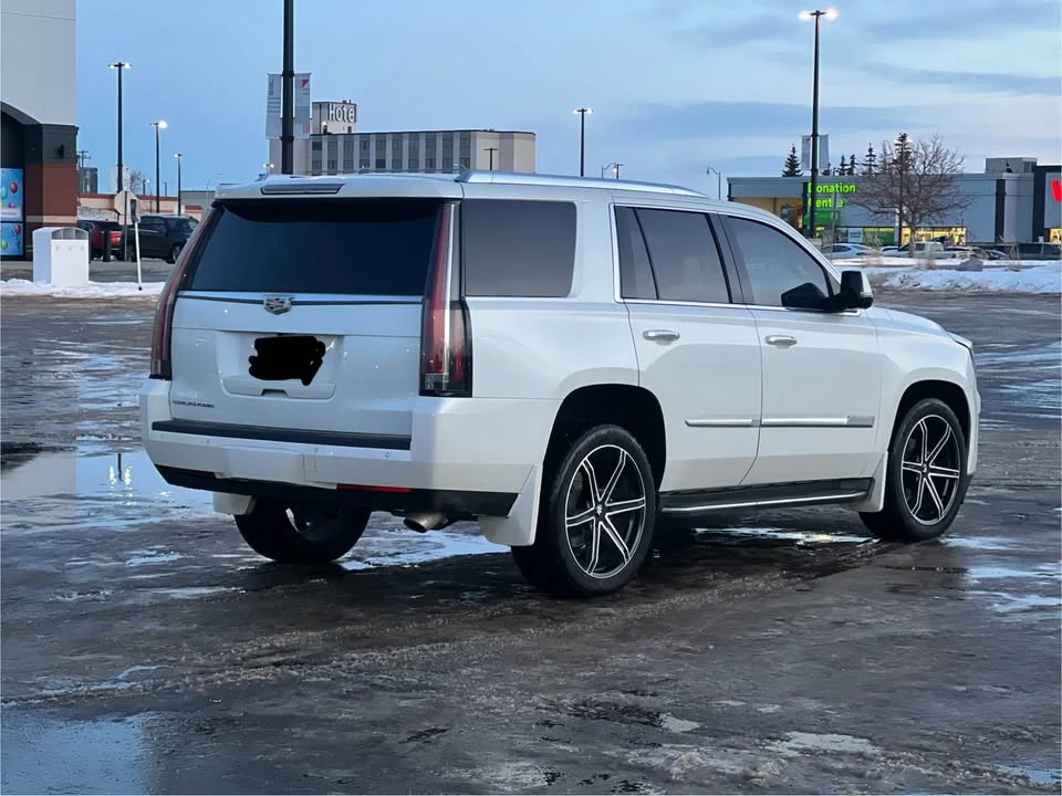 2015 Cadillac Escalade 4th Gen - Image 4 of 9