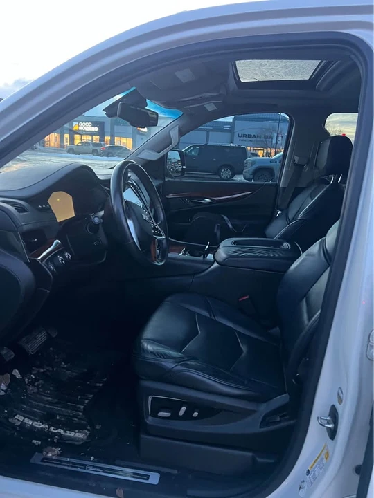 2015 Cadillac Escalade 4th Gen - Image 6 of 9