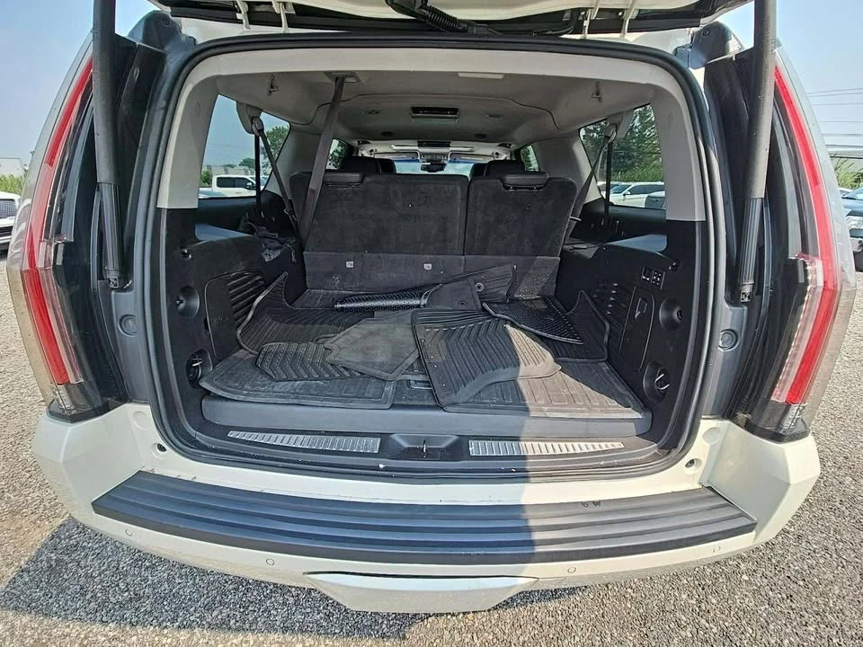 2015 Cadillac Escalade 4th Gen - Image 9 of 10