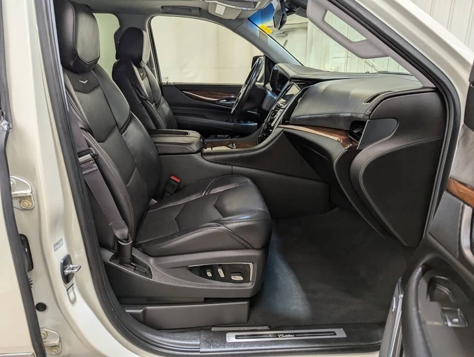 2015 Cadillac Escalade 4th Gen - Image 15 of 20