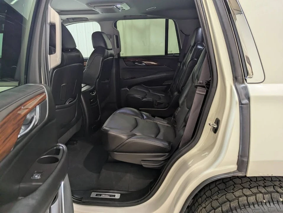 2015 Cadillac Escalade 4th Gen - Image 13 of 20