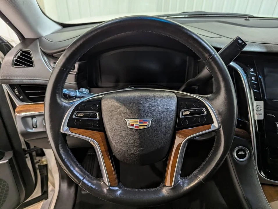 2015 Cadillac Escalade 4th Gen - Image 18 of 20