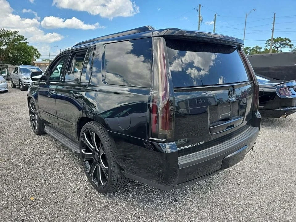 2015 Cadillac Escalade 4th Gen - Image 9 of 10