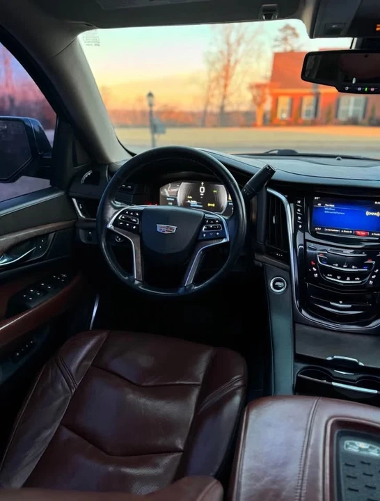 2015 Cadillac Escalade 4th Gen - Image 13 of 18