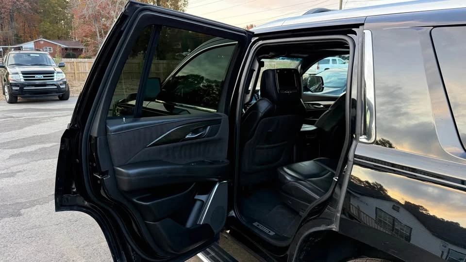 2015 Cadillac Escalade 4th Gen - Image 11 of 19