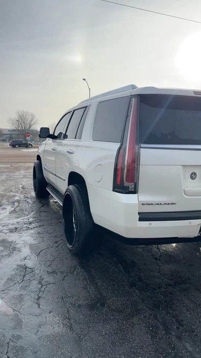 2015 Cadillac Escalade 4th Gen - Image 3 of 4