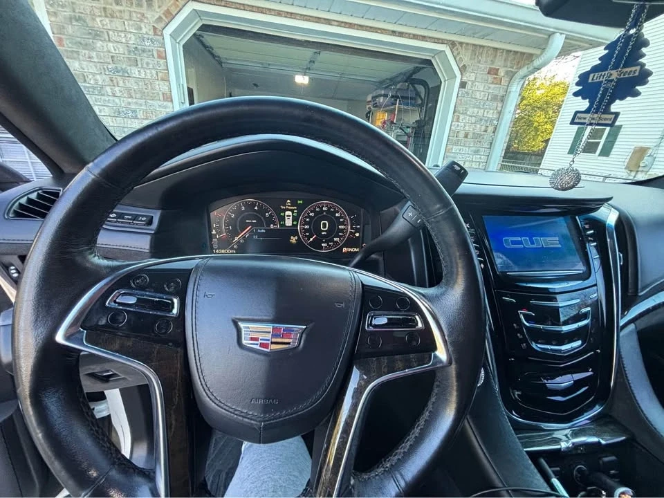 2015 Cadillac Escalade 4th Gen - Image 8 of 9