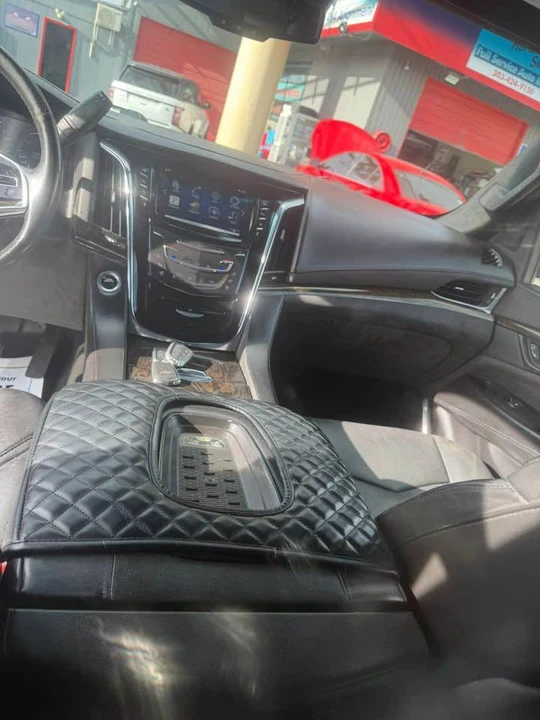 2015 Cadillac Escalade 4th Gen - Image 11 of 15
