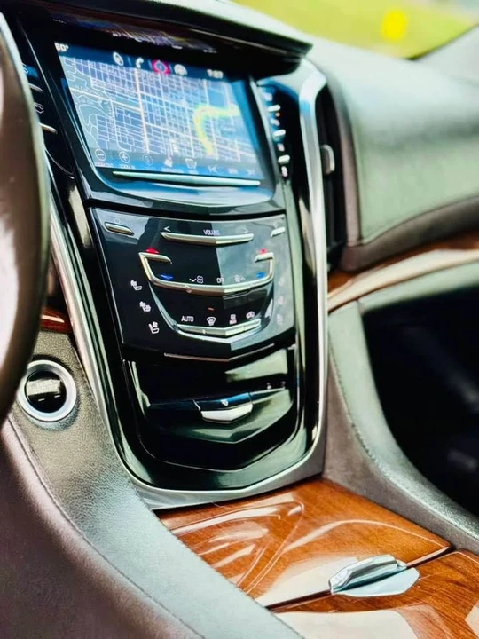 2015 Cadillac Escalade 4th Gen - Image 5 of 17