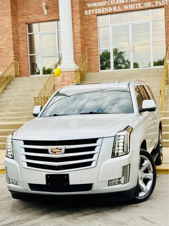 2015 Cadillac Escalade 4th Gen - Image 2 of 17