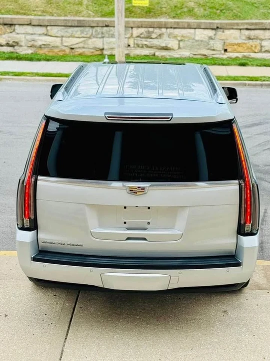 2015 Cadillac Escalade 4th Gen - Image 14 of 17