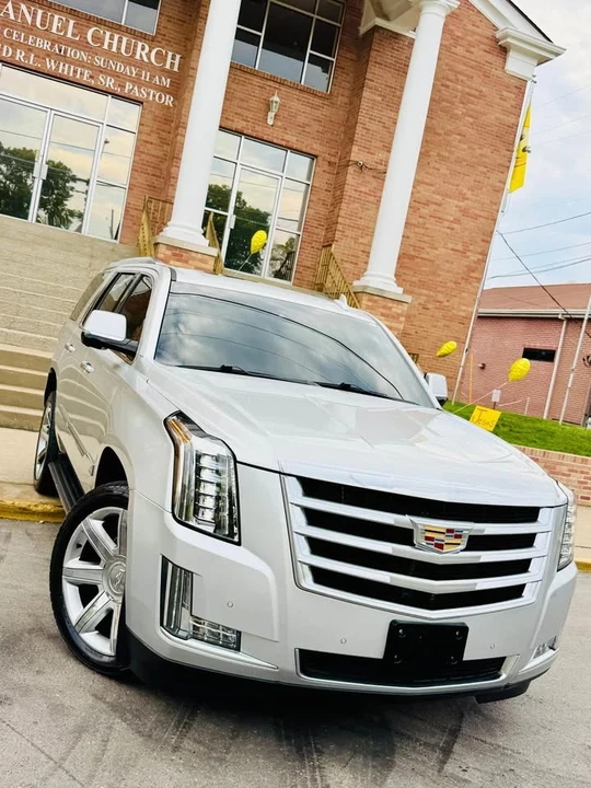 2015 Cadillac Escalade 4th Gen - Image 18 of 19