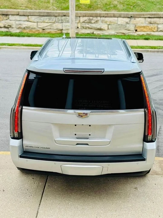 2015 Cadillac Escalade 4th Gen - Image 9 of 14