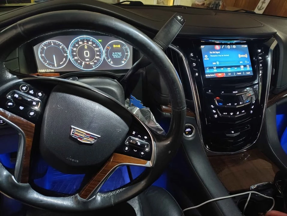 2015 Cadillac Escalade 4th Gen - Image 18 of 19