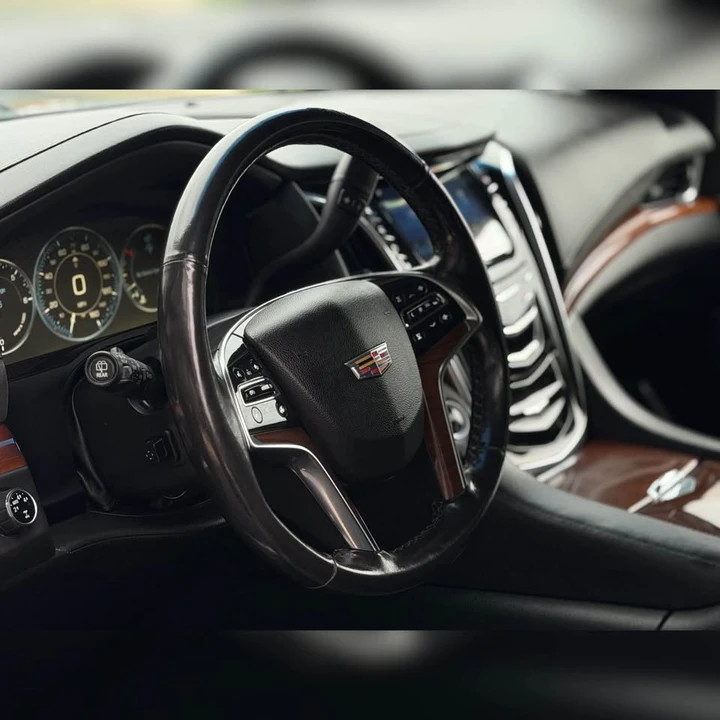 2015 Cadillac Escalade 4th Gen - Image 5 of 11