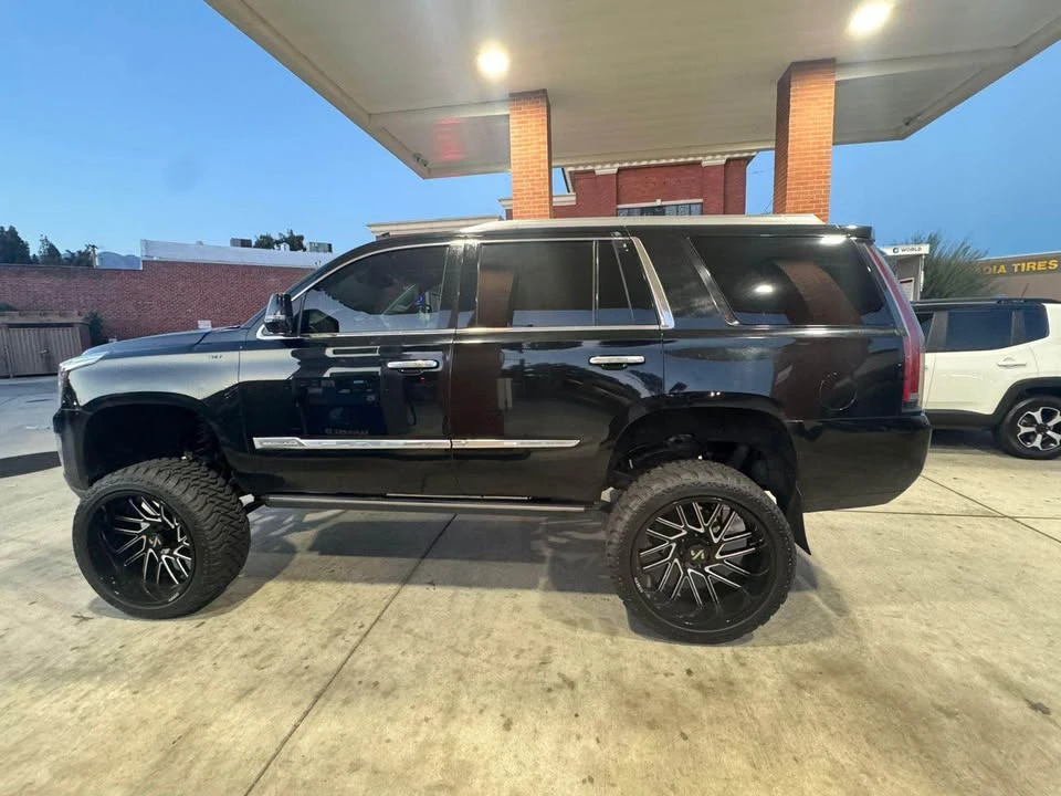 2015 Cadillac Escalade 4th Gen - Image 9 of 10