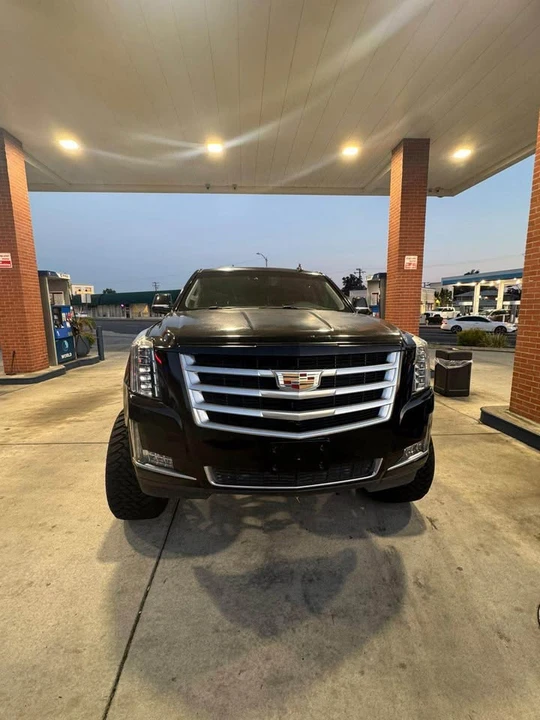 2015 Cadillac Escalade 4th Gen - Image 2 of 10