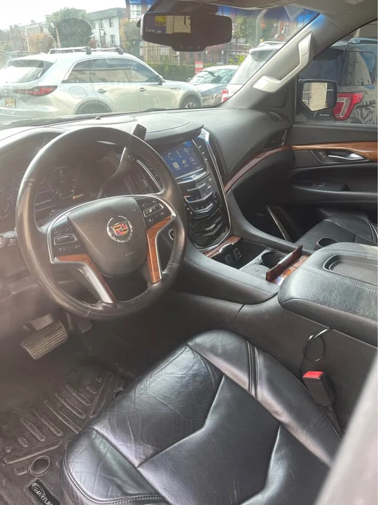 2015 Cadillac Escalade 4th Gen - Image 9 of 10